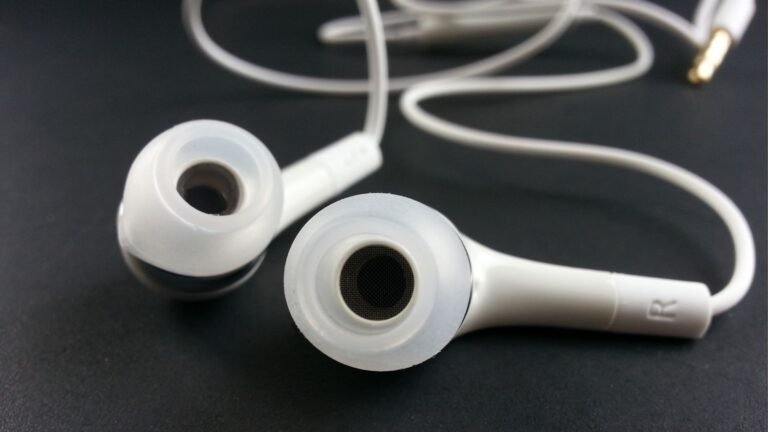 Why Earphones Get Tangled